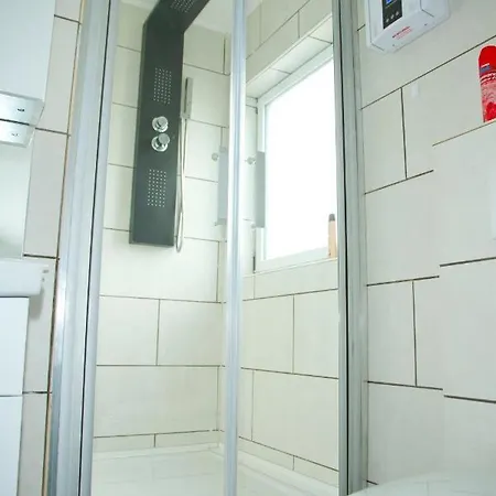 Truth - Kueche - Internet - Parkplatz - Modern *