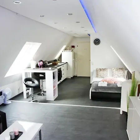 Dachgeschoss-apartment Mit Kueche & Kostenloser Parkplatz Appartement *