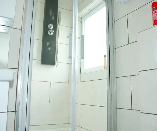 Truth - Kueche - Internet - Parkplatz - Modern *